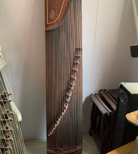 现有三台古筝出售,搬家不方便带走,图片都是...