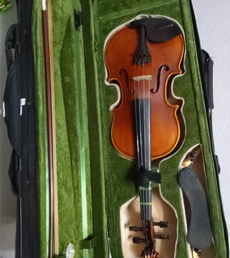 手工实木小提琴,小提琴1/2,托腮处有裂纹...