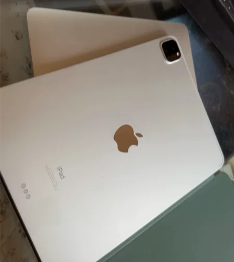 ipad pro 2021款，128G，银...