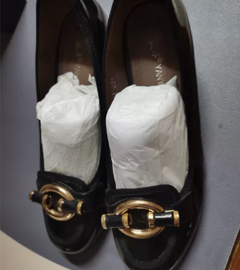 艳洋单鞋漆皮出个运费带走就好，不赚钱 感兴...