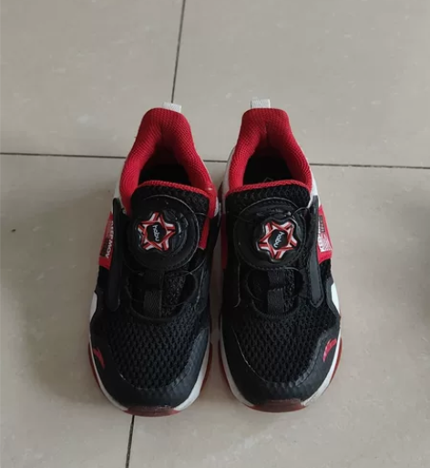 安踏儿童鞋29码 如图，没有坏的地方，鞋子...