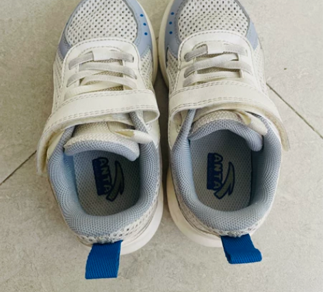 安踏童鞋，尺码28，iPhone相机实拍，...