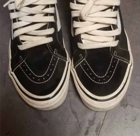 正品Vans男士高帮鞋 低价出 感兴趣的话...
