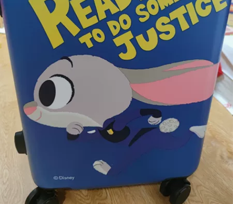 迪士尼全新拉杆箱，图案是疯狂动物城的，20...