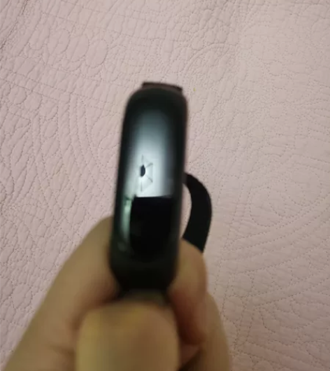 小米手环6，不是nfc版本，有划痕不过一点...