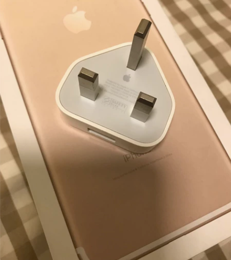 转一个自用港版苹果原装充电头，买手机里带的...