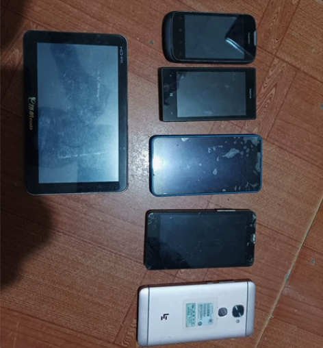 报废手机处理，分别是，摩托罗拉，华为，诺基...