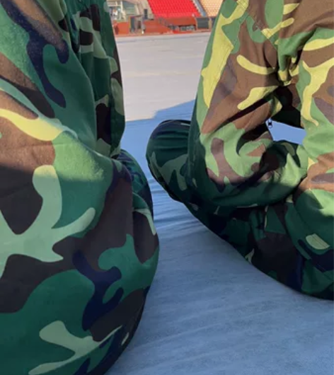 个尺码军训服便宜卖，就穿过三天 感兴趣的话...