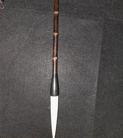 羊毫长锋笔，出锋11.5厘米，杆子为紫竹杆...