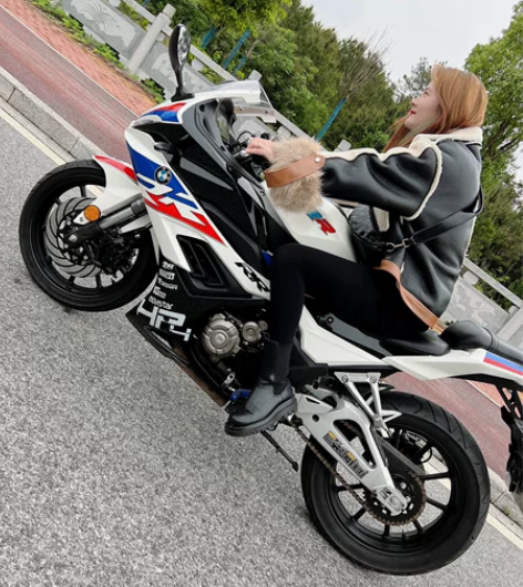 个人一手车出售,22年1月份上牌的机车魔影...