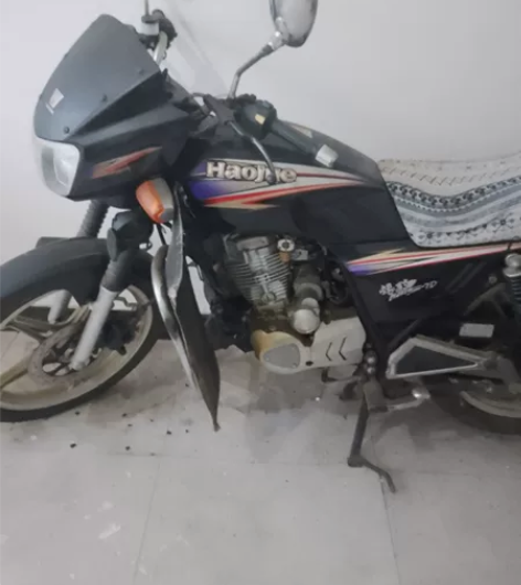 自用豪爵银豹125摩托车，纯九成新。自己加...