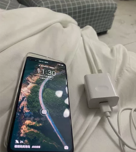 出一台闲置的华为P405G 8+256。外...