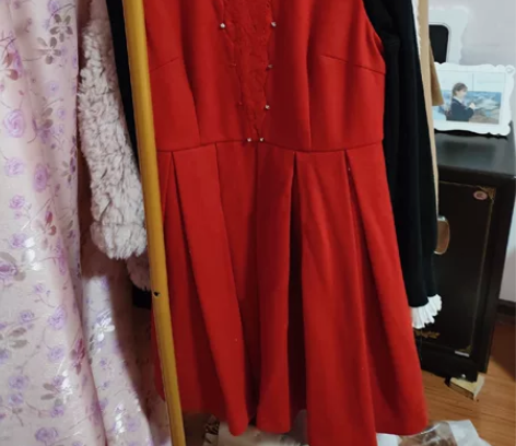 百褶荷叶边甜美蓬蓬裙时尚无袖连衣裙 感兴趣...