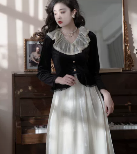 去年买的仅下水未穿， 复古港风小黑裙丝绒假...