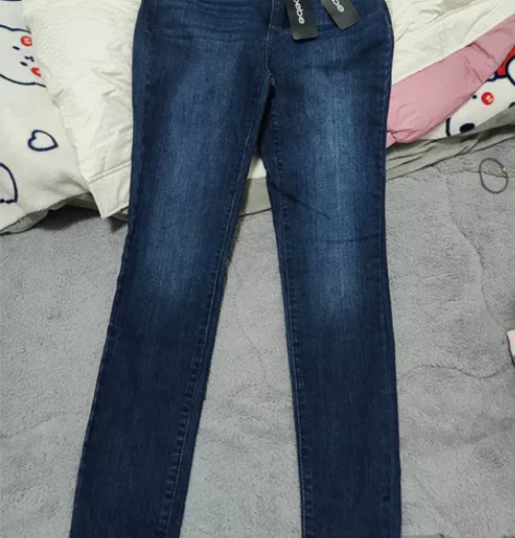bebe铅笔牛仔裤 商场购入自己穿太小了 ...