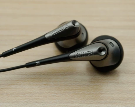看造型就知道这是一款高端耳机！飞利浦！配有...