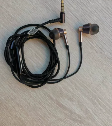 万魔e1001耳机，如图实拍，全部正常使用...