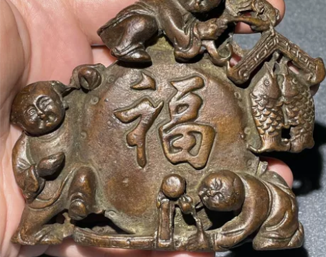 古玩复古鎏金老铜福娃摆件童子献福铜器年年富...