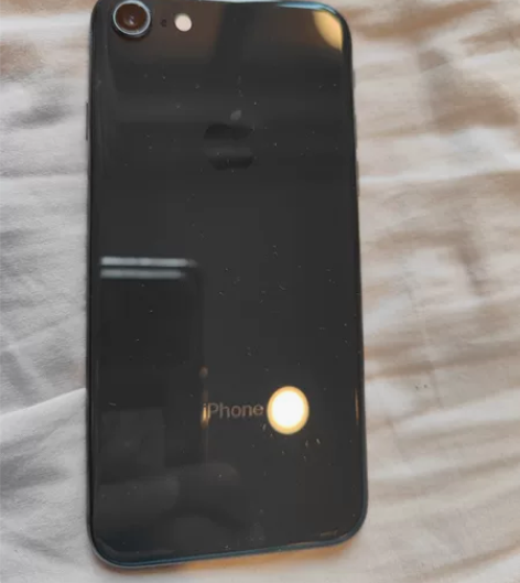 苹果8，256g，美版有锁，需淘宝几块钱买...