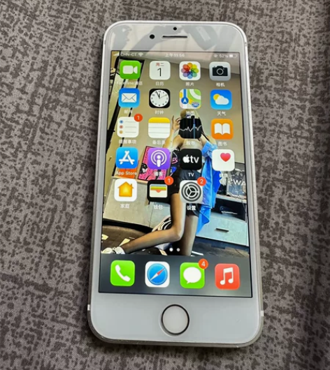 苹果8改了方形后盖，64G内存，14.2系...