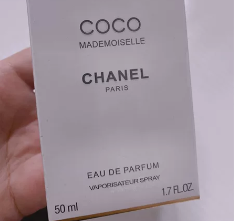 这款香水我有两瓶一样的，现在转让一瓶全新！...