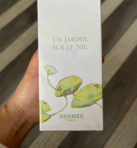 出全新未拆封100ml爱马仕香水，包装盒子...