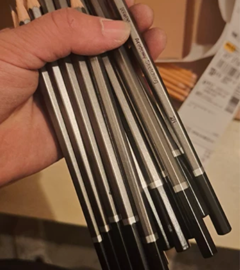 美术用品店不做了，闲置的素描铅笔一大堆，大...