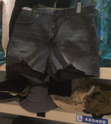 女士热裤厂家样衣质量超好女士短裤 感兴趣的...