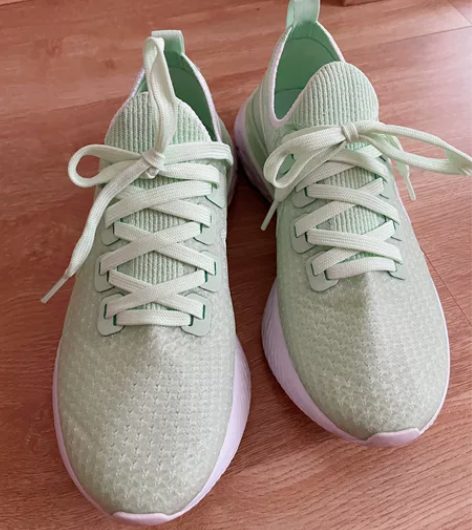 【全新】nike绿色跑步鞋 清衣柜，转给喜...