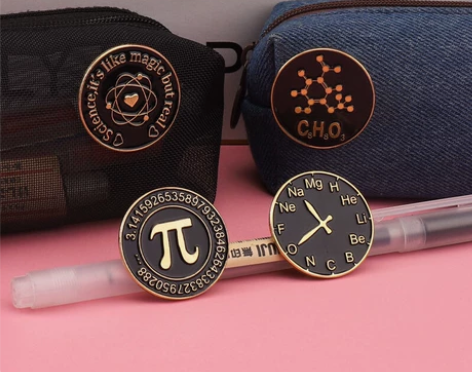 数学胸针别针配饰学生科目时钟金属徽章科研衣...