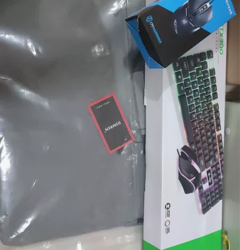 电脑包 键盘 鼠标三个是买电脑送的，电脑包...