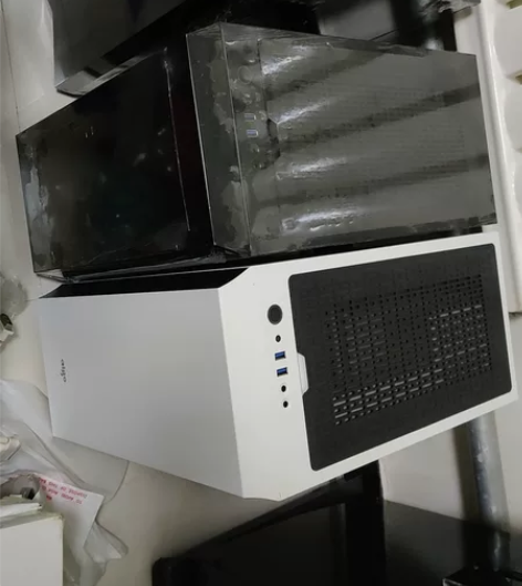 电脑侧透机箱，爱国者破晓x吊装机箱，一黑一...