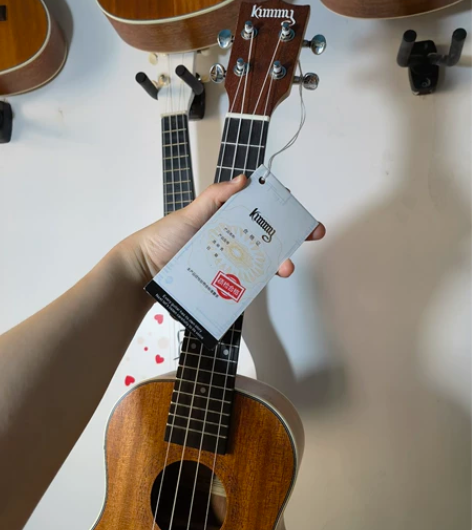 全新尤克里里有证书 感兴趣的话点“我想要”...