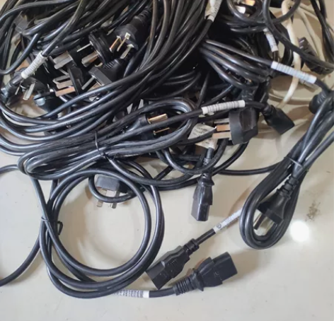 有条码的 品牌电源线 一堆，基本全新，规格...