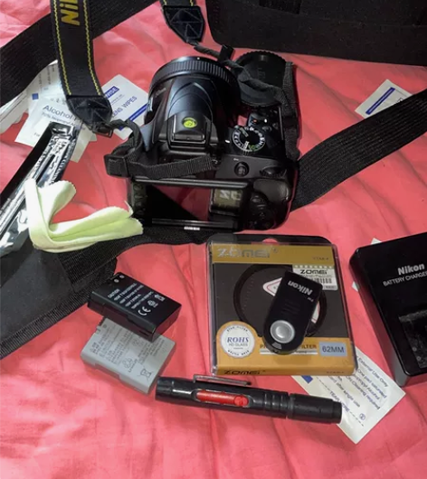 出一台尼康单反d3400 镜头是50定焦人...