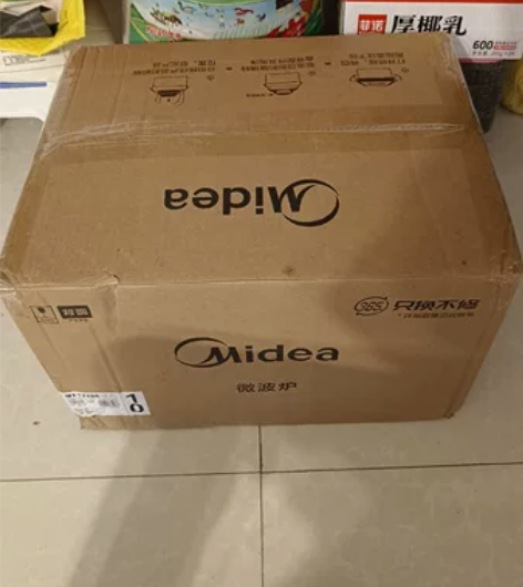 温居朋友送的美的微波炉L213C,全新未拆...