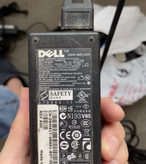 13个闲置笔记本电源适配器都是好的便宜卖1...