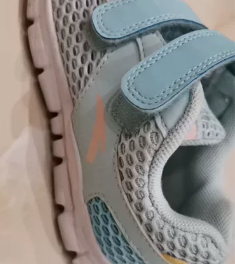 安踏儿童春夏秋季大网眼透气运动鞋，28码，...