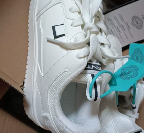 安踏。低帮板鞋。 急出40码