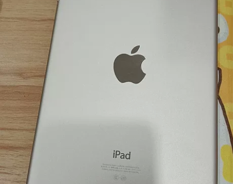 九成新苹果ipad,工作需要买了用不到2次...