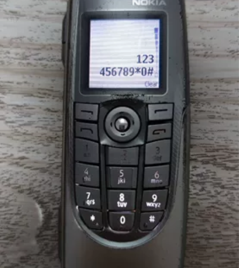 诺基亚9300，英文原版，成色如图，机码合...