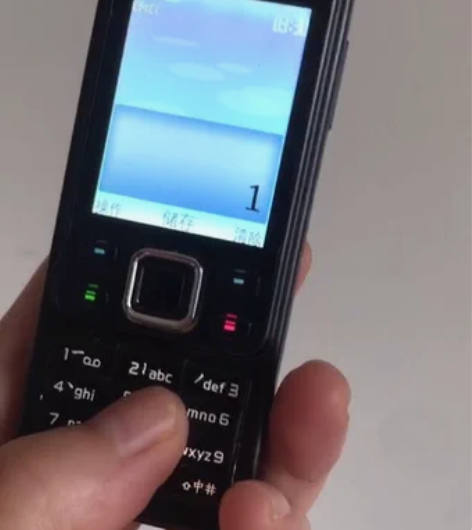 诺基亚6300，功能正常，成色如图，一机一...