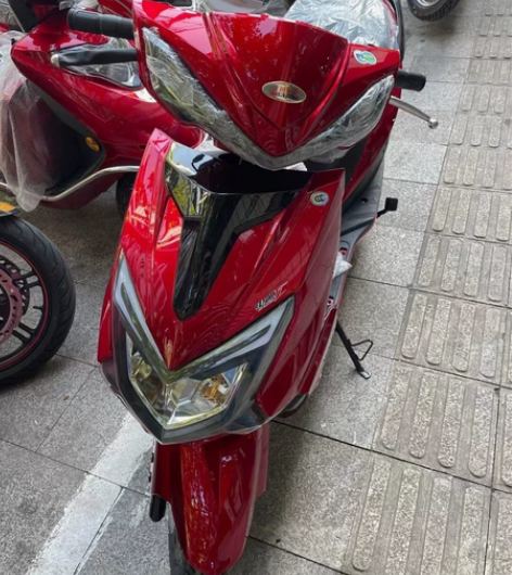 新款国四踏板车到货。 价格便宜 感兴趣的...