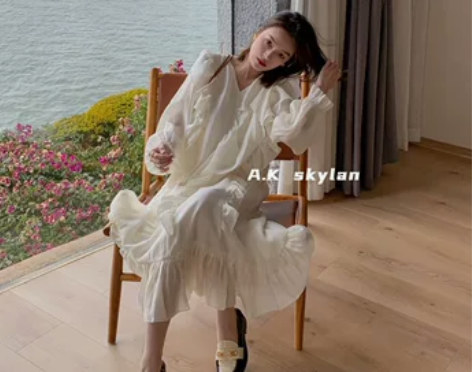 ?木耳边连衣裙女2021早秋新款AK白色仙...