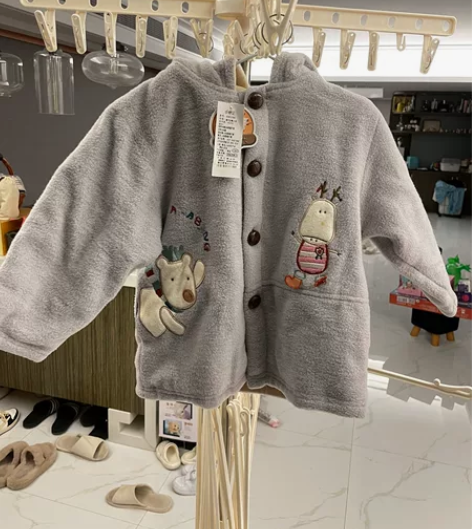 童年连帽夹棉上衣 100码 微瑕 回家用爆...