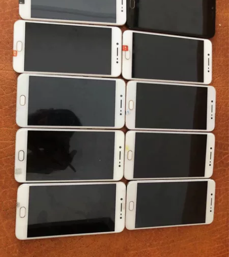 vivo Y67， 4G+32G  移动4...