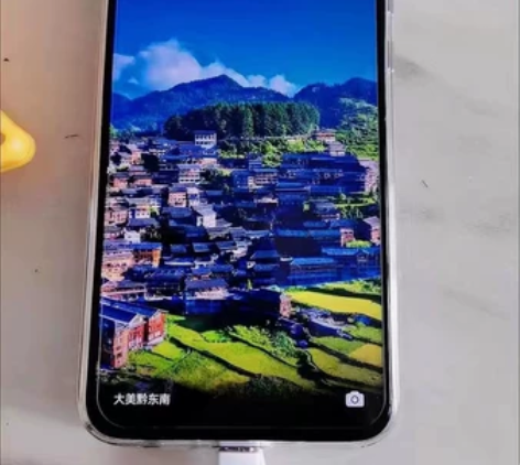 荣耀20i 6+64g成色见图 功能正常不...