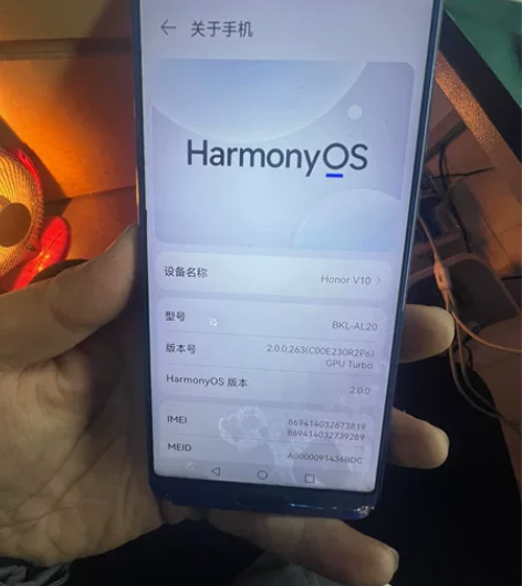 荣耀V10 6+128 外屏坏 有背光 功...