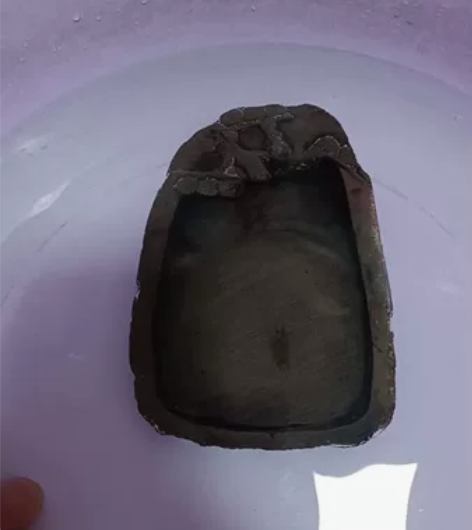 端砚,敲边砚宋坑 钢刀工,砚堂石纹自成图案...
