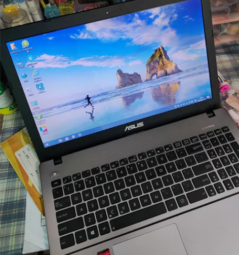 大屏华硕笔记本电脑，15.5英寸，高配的，...